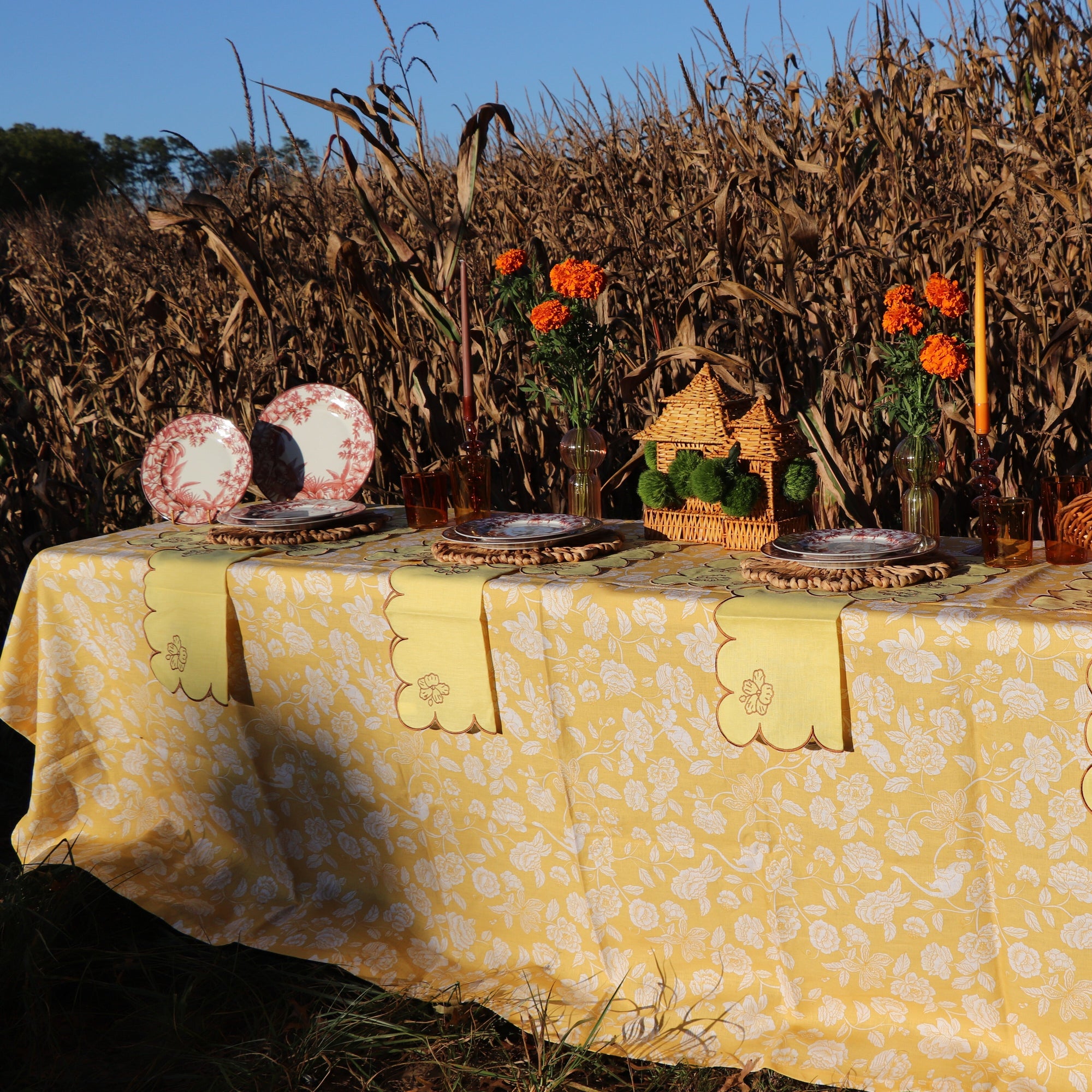 Nappe en lin Marigold Flora Parlour en blanc et moutarde